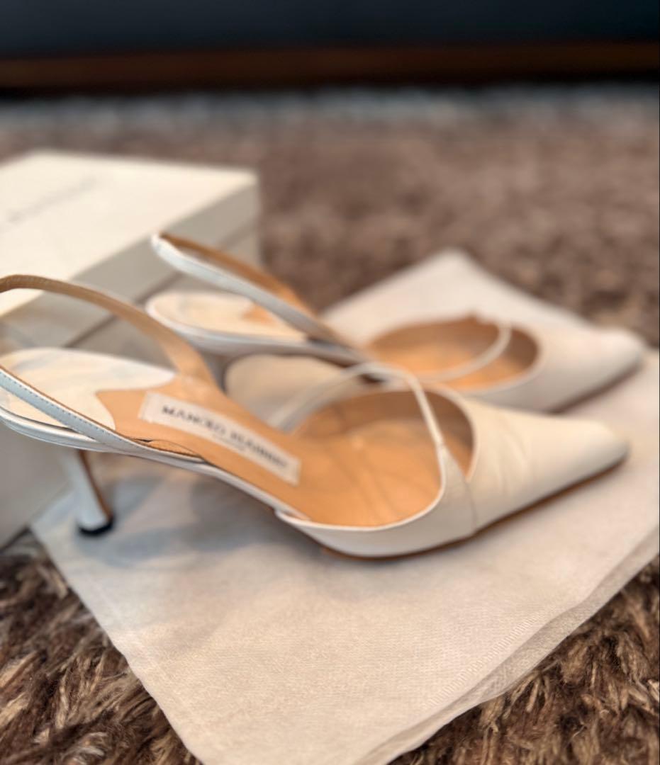 MANOLO BLAHNIK ホワイト スリングバック ハイヒール　ストラップ