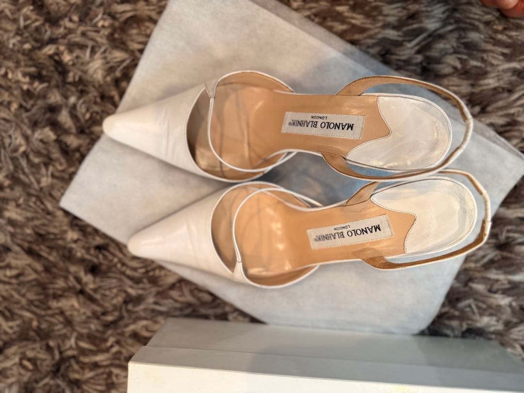 MANOLO BLAHNIK ホワイト スリングバック ハイヒール　ストラップ