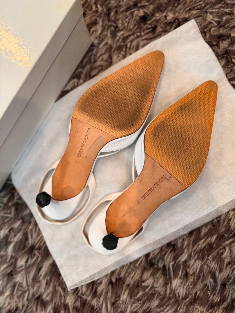 MANOLO BLAHNIK ホワイト スリングバック ハイヒール　ストラップ