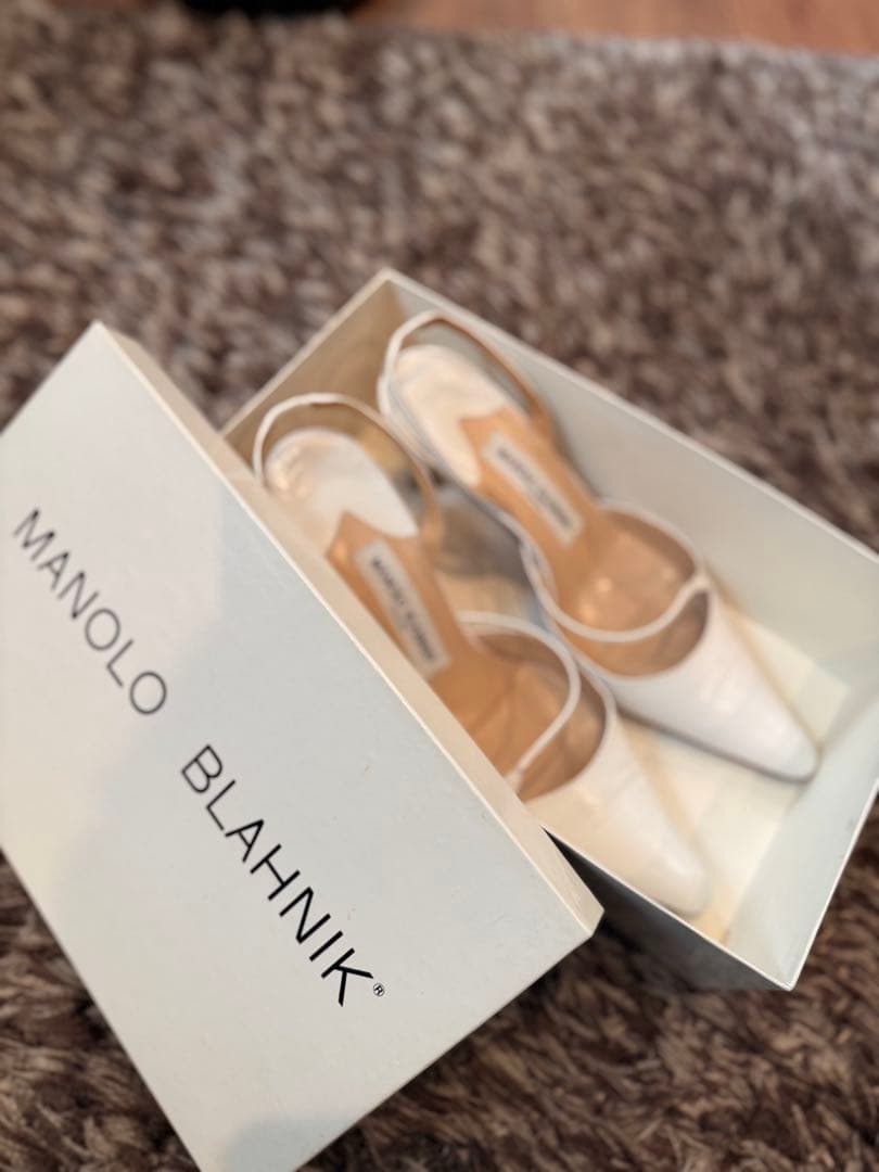 MANOLO BLAHNIK ホワイト スリングバック ハイヒール　ストラップ
