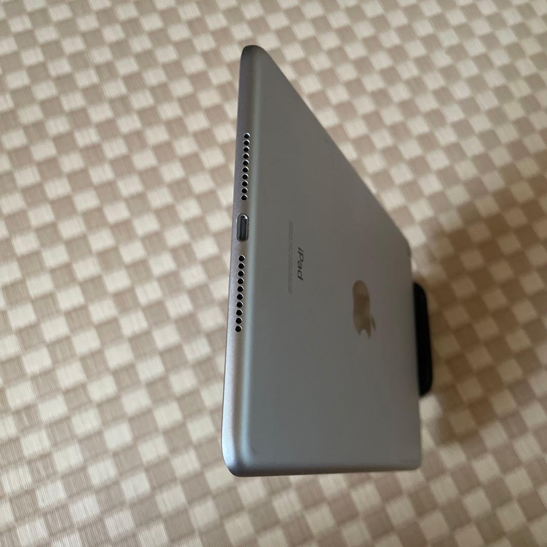 中古品 Apple iPad mini 第5世代 Wi-Fi 64GB シルバー