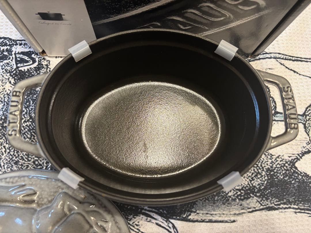 staub ピギーココット 17cm グレー 鋳鉄生涯保証シリアルナンバーつき