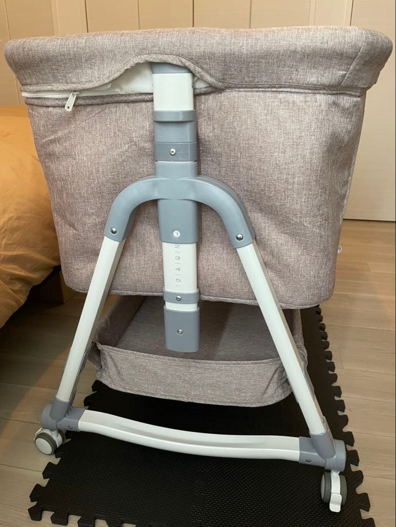 折りたたみ式 vinona ベビーベッド／コンパクト収納タイプ　カーキ