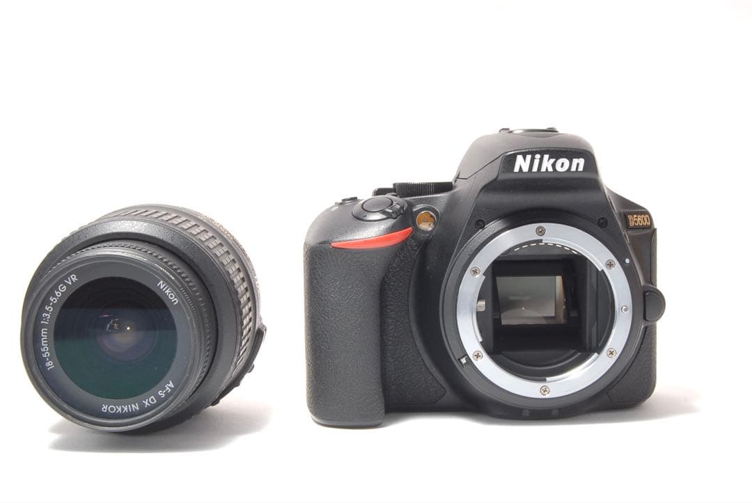 スマホ転送OK WiFi機能搭載 Nikon D5600 レンズキット 自撮り◎