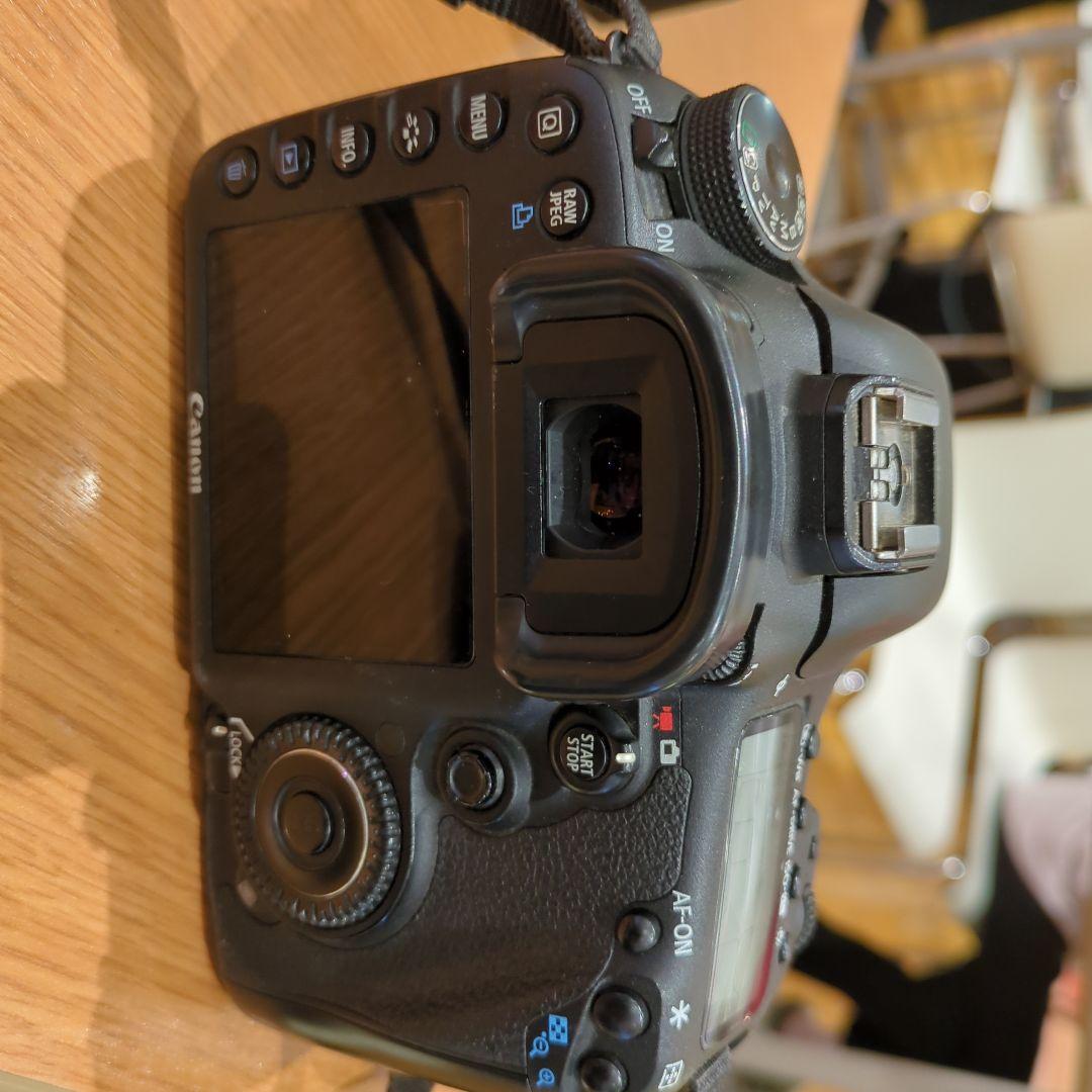 Canon EOS 77D デジタル一眼レフカメラ