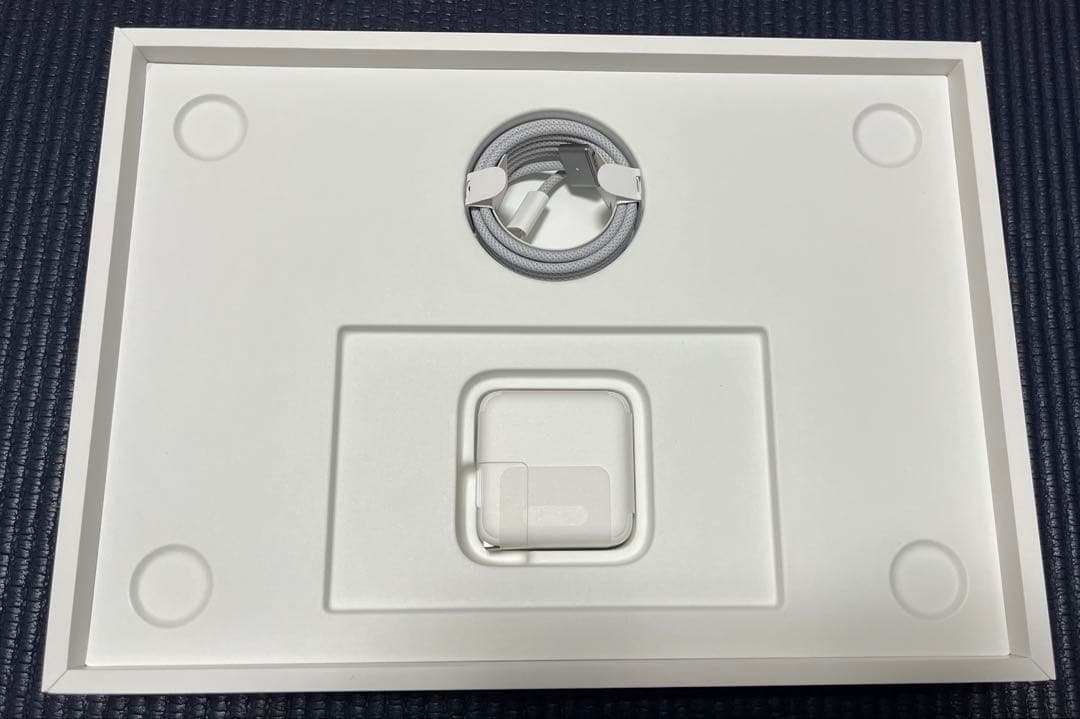 Apple MacBook Air 13.6インチ 2022年モデル16GB