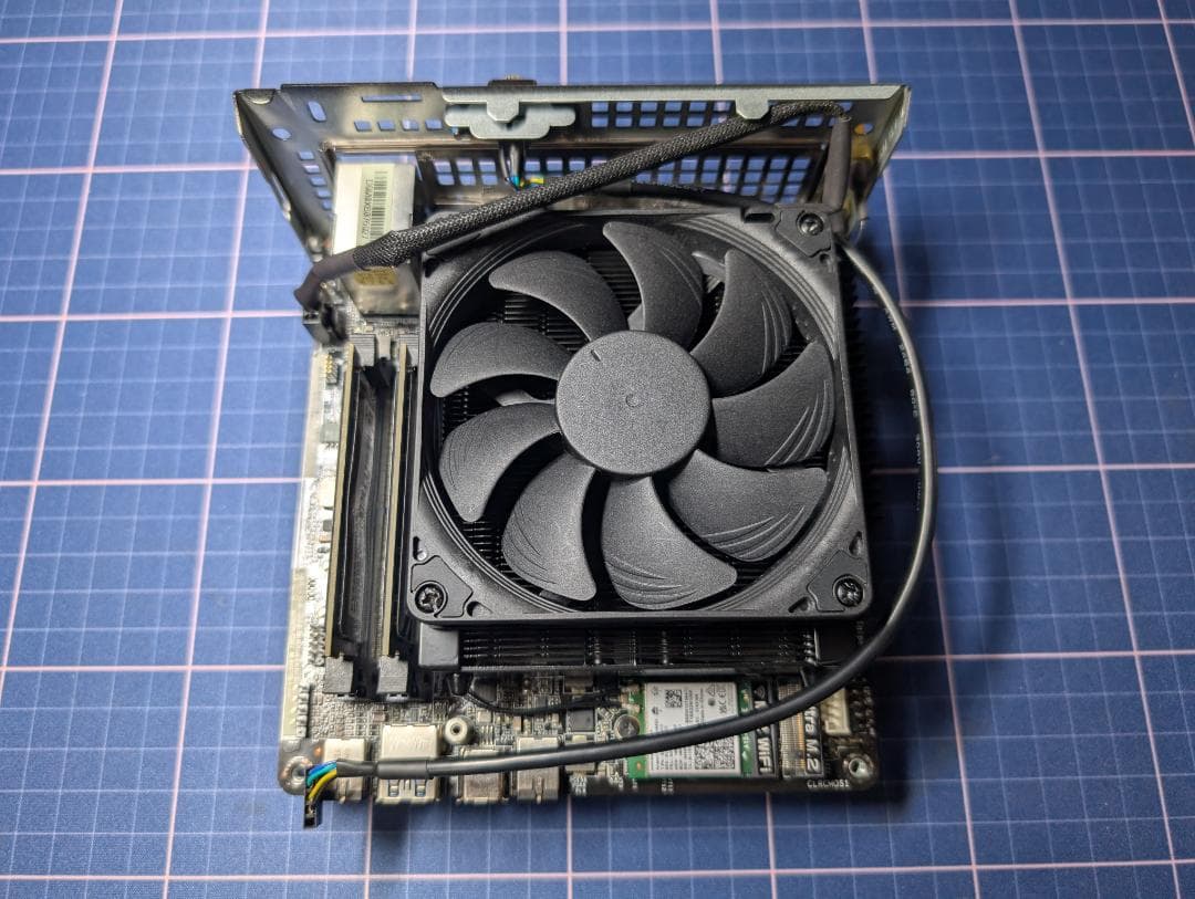 DeskMini X300 Ryzen 5 3400G ベアボーンPC