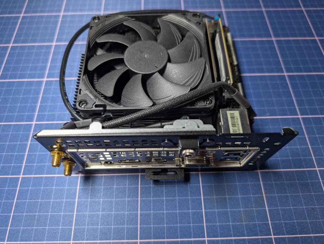 DeskMini X300 Ryzen 5 3400G ベアボーンPC