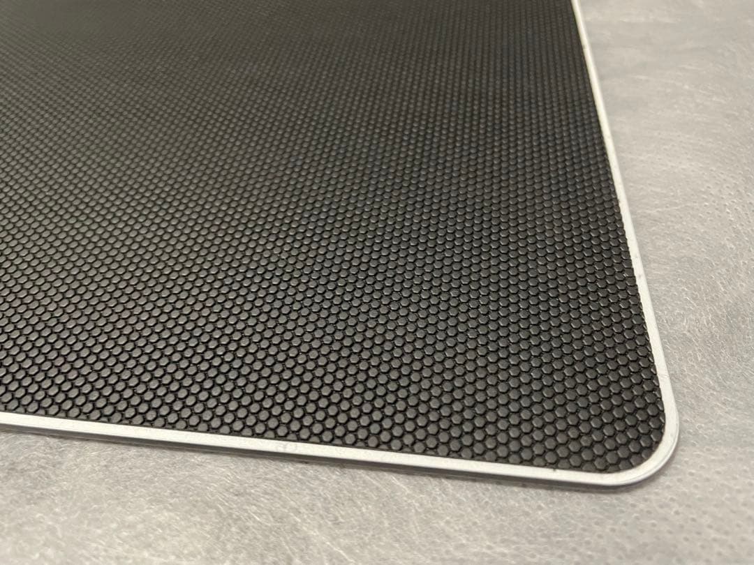 Y*y様 GLSSWRKS Akari Gold ガラスマウスパッド