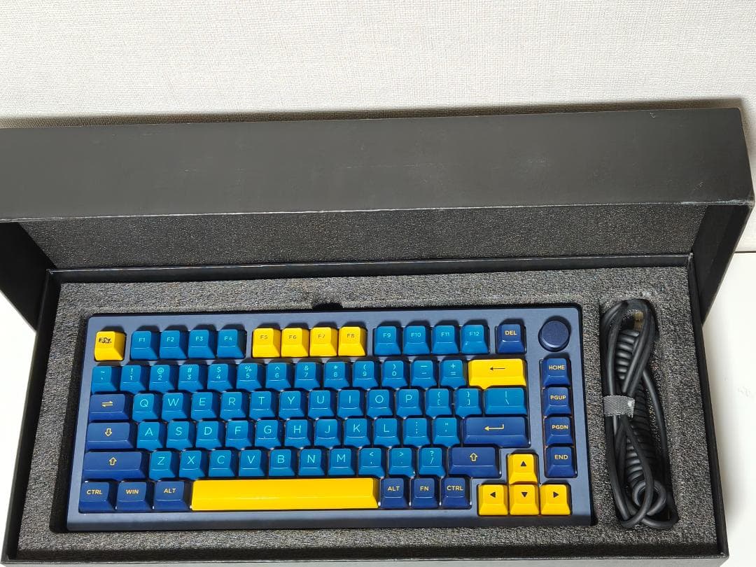 AKKO MOD007V1 メカニカルキーボード　PBTキーキャップセット付き