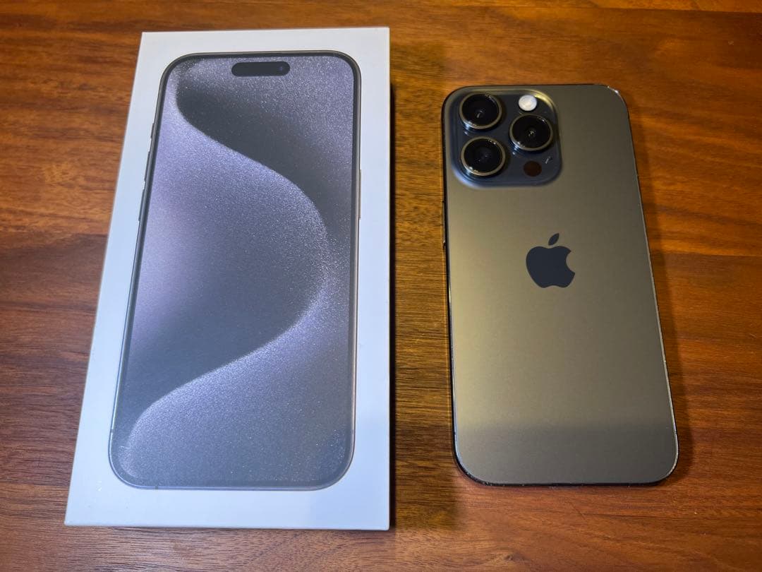 【美品】Apple iPhone15Pro 256G ブラックチタニウム