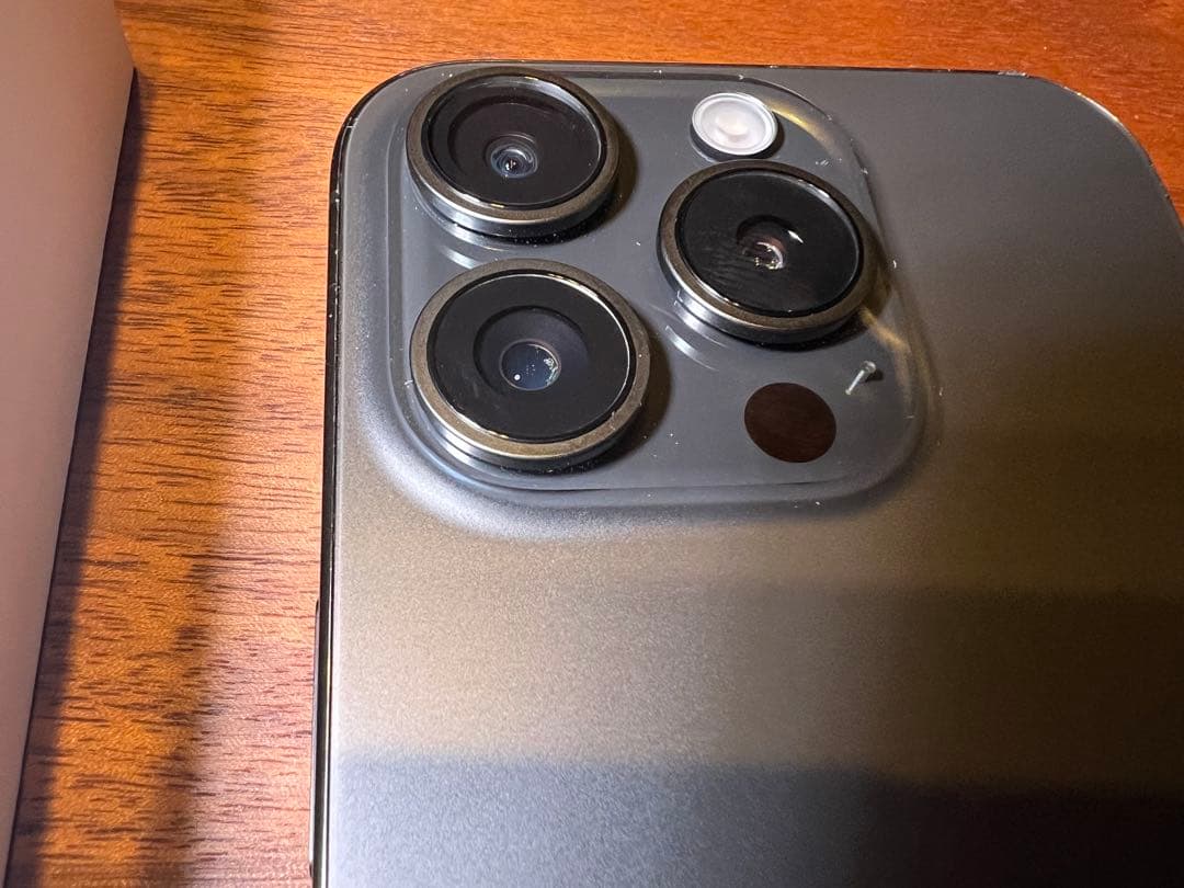 【美品】Apple iPhone15Pro 256G ブラックチタニウム