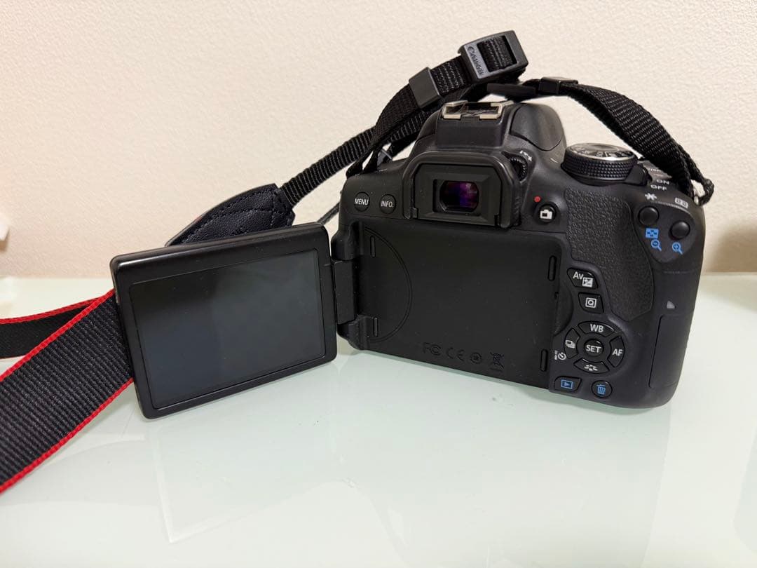 Canon EOS Kiss X8i デジタル一眼レフカメラ