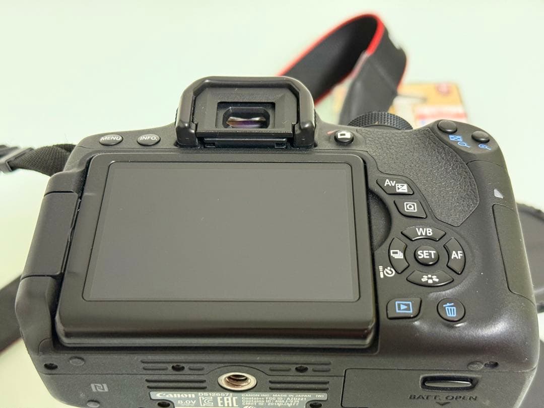 Canon EOS Kiss X8i デジタル一眼レフカメラ