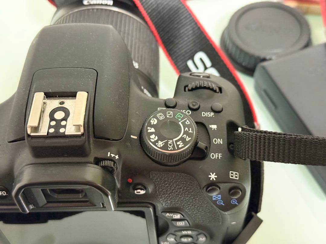 Canon EOS Kiss X8i デジタル一眼レフカメラ