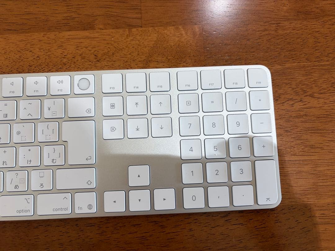 Touch ID搭載Magic Keyboard（テンキー付き、USB–C）-