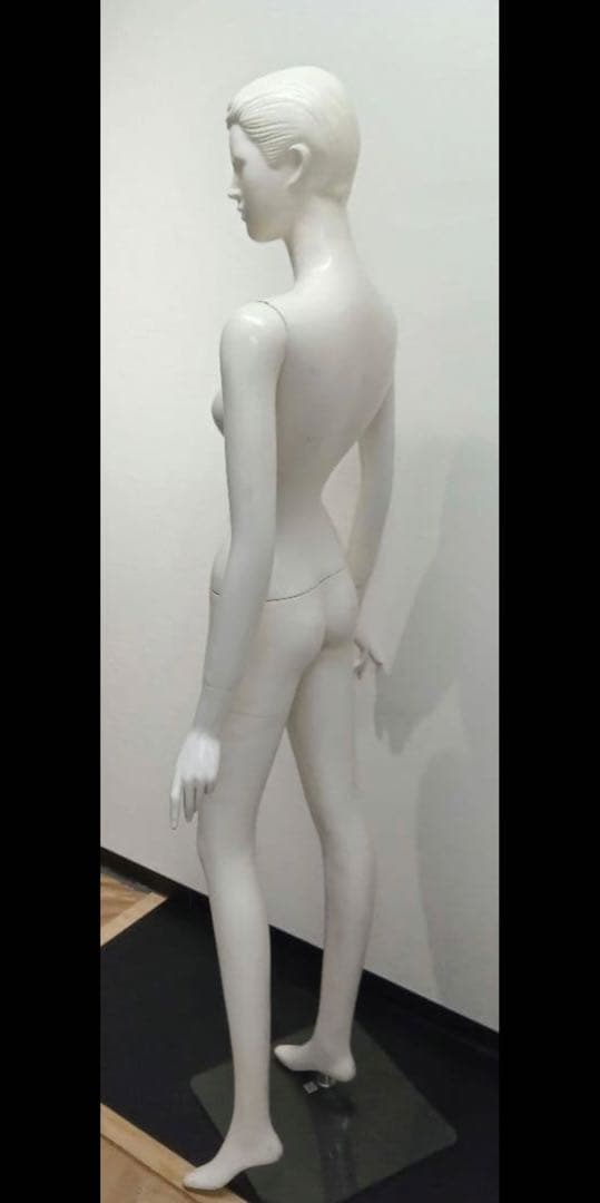 女性用ホワイトマネキン