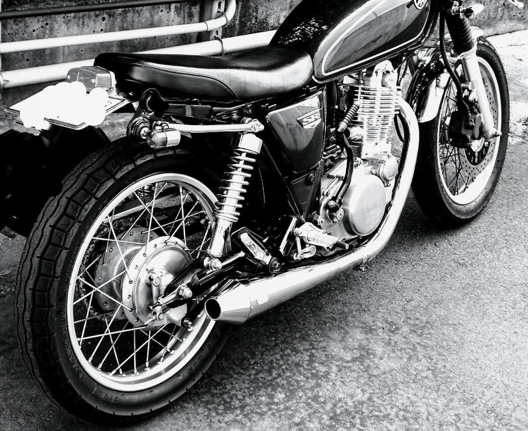 sr400　デイトナ　シート　ペイトンプレイス　グッズ　マフラー