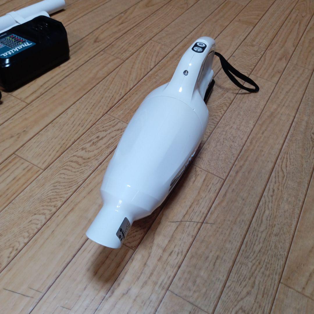 マキタ10.8V充電式クリーナーCL108FD 、純正バッテリー 、純正充電器付