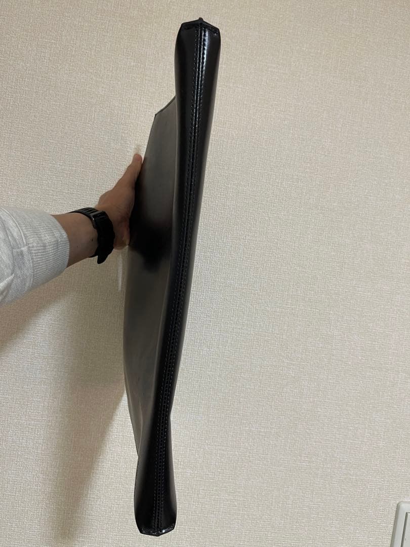 PELULU.TOKYO 16インチPC対応 本革ミニマルバッグ