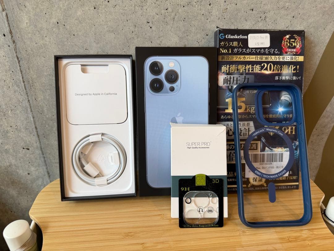 【美品】香港版 SIMフリーiPhone 13Pro 128GB/オマケ付き