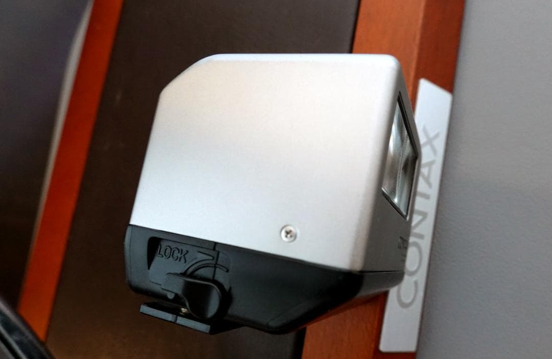 ◆キズ無し美品◆CONTAX　TLA200 ストロボ ケース付フラッシュ