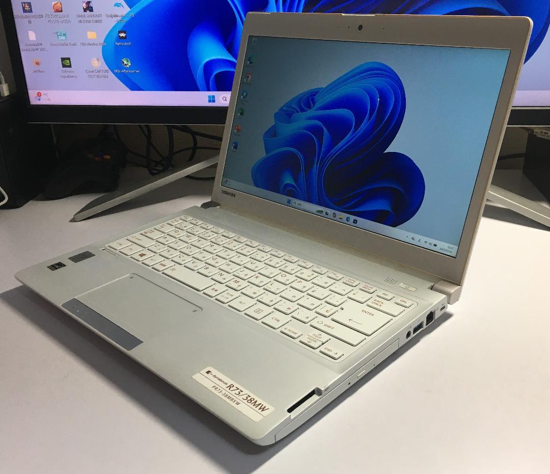 東芝 dynabook R73/38MW Windows11