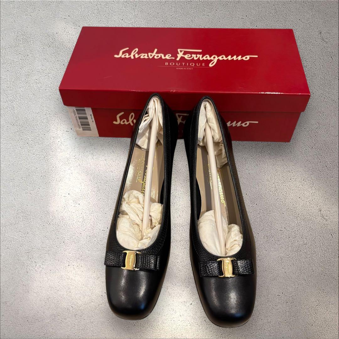 未使用✨BABY フェラガモ ブラック　レザー　ヴァラ　 リボン　パンプス