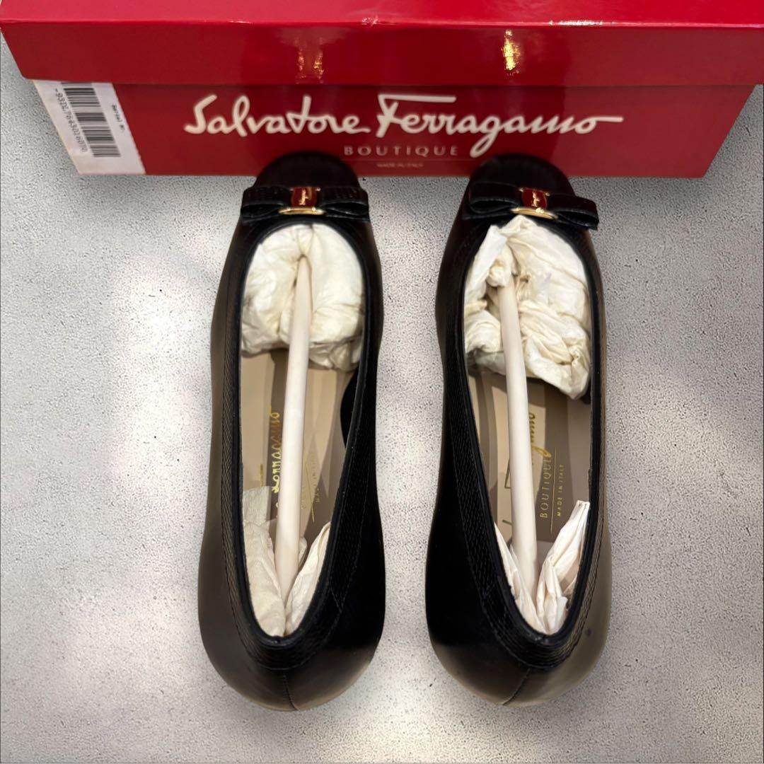 未使用✨BABY フェラガモ ブラック　レザー　ヴァラ　 リボン　パンプス
