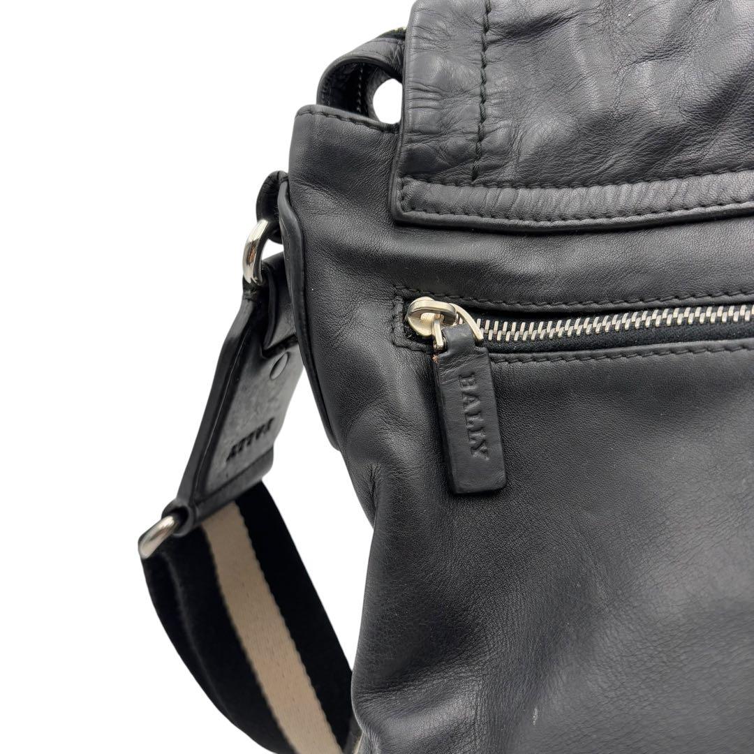 BALLY バリー メッセンジャーバッグ メンズ レザー 大容量 シンプル c7