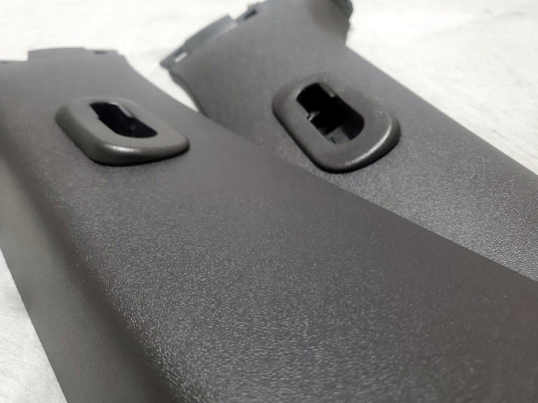 200系ハイエース ダークプライム２ 純正クォーターピラーガーニッシュ　Cピラー