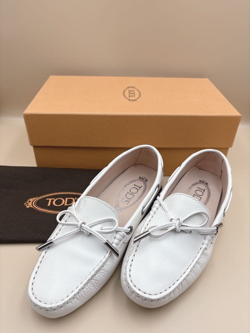 【未使用級　美品】Tod's トッズ　革靴　ドライビングシューズ21.5cm