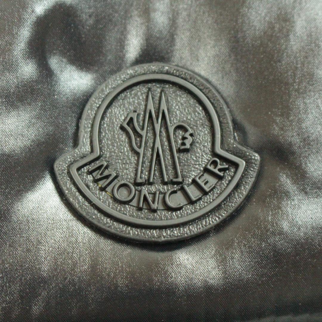 MONCLER　スマートフォンポーチ　スマホケース　シャイニーナイロン　ブラック