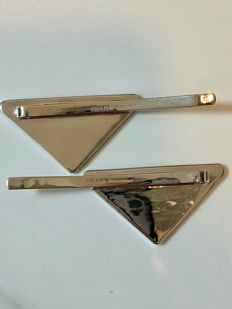 PRADA メタルヘアピン