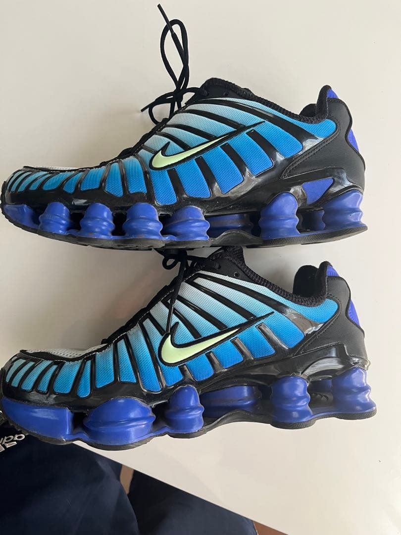 Nike Shox 青/黒/白 スニーカー