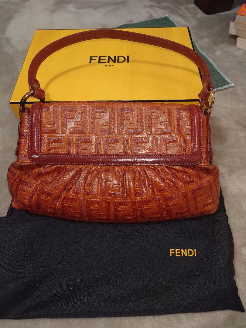 FENDI オレンジ レザー ハンドバッグ
