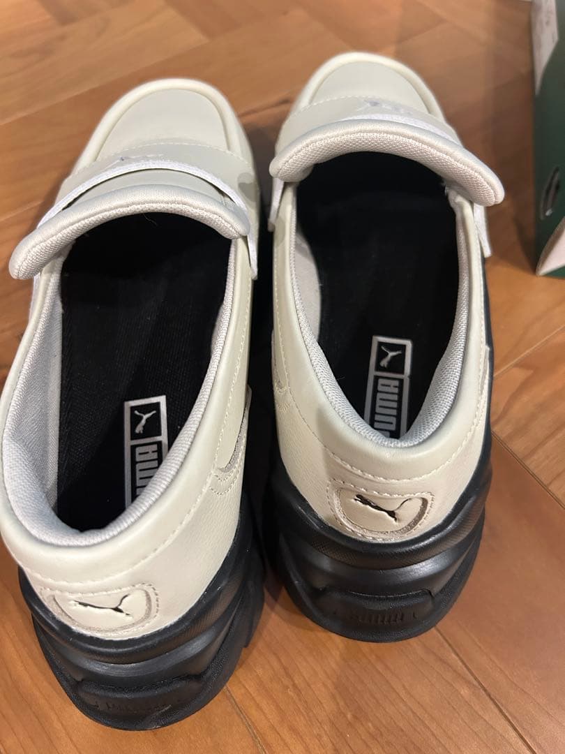 PUMA ローファー　レディース24cm ホワイト系　試着程度　美品