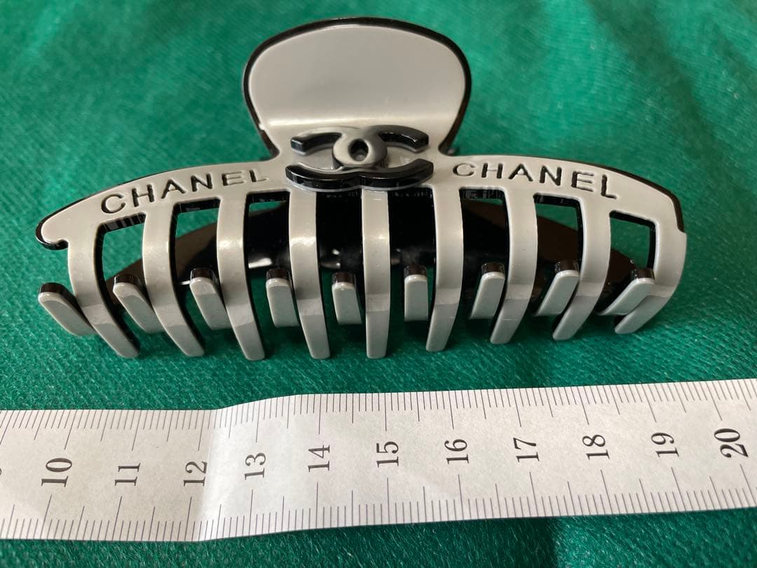 CHANEL ヘアクリップ　３本セット