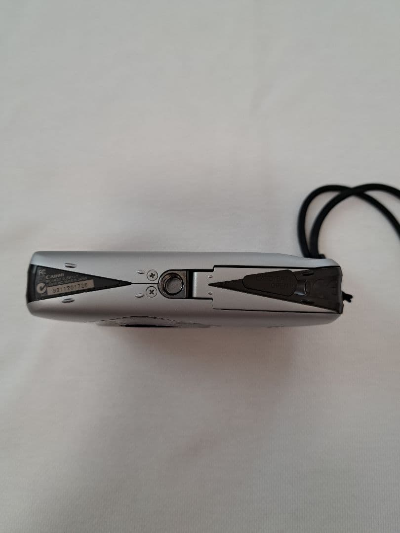 Canon キャノン IXY デジカメ 930IS　シルバー　カメラ