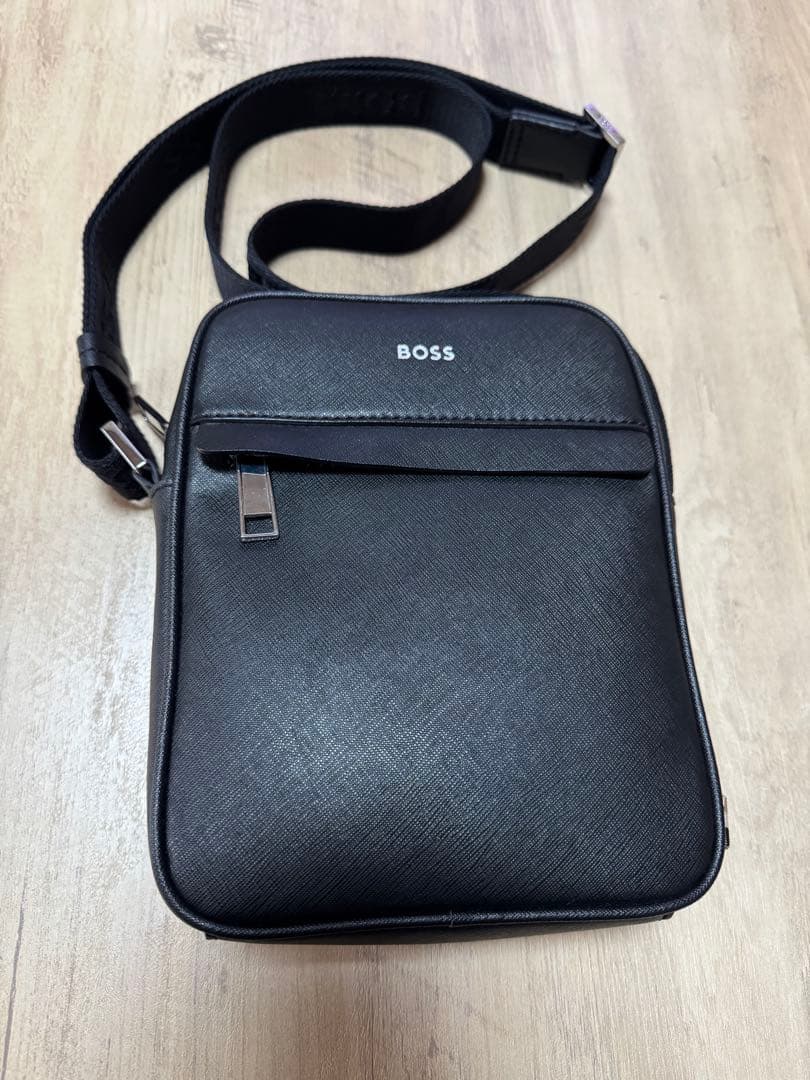 BOSS ブラック ショルダーバッグ　期間限定最終金額
