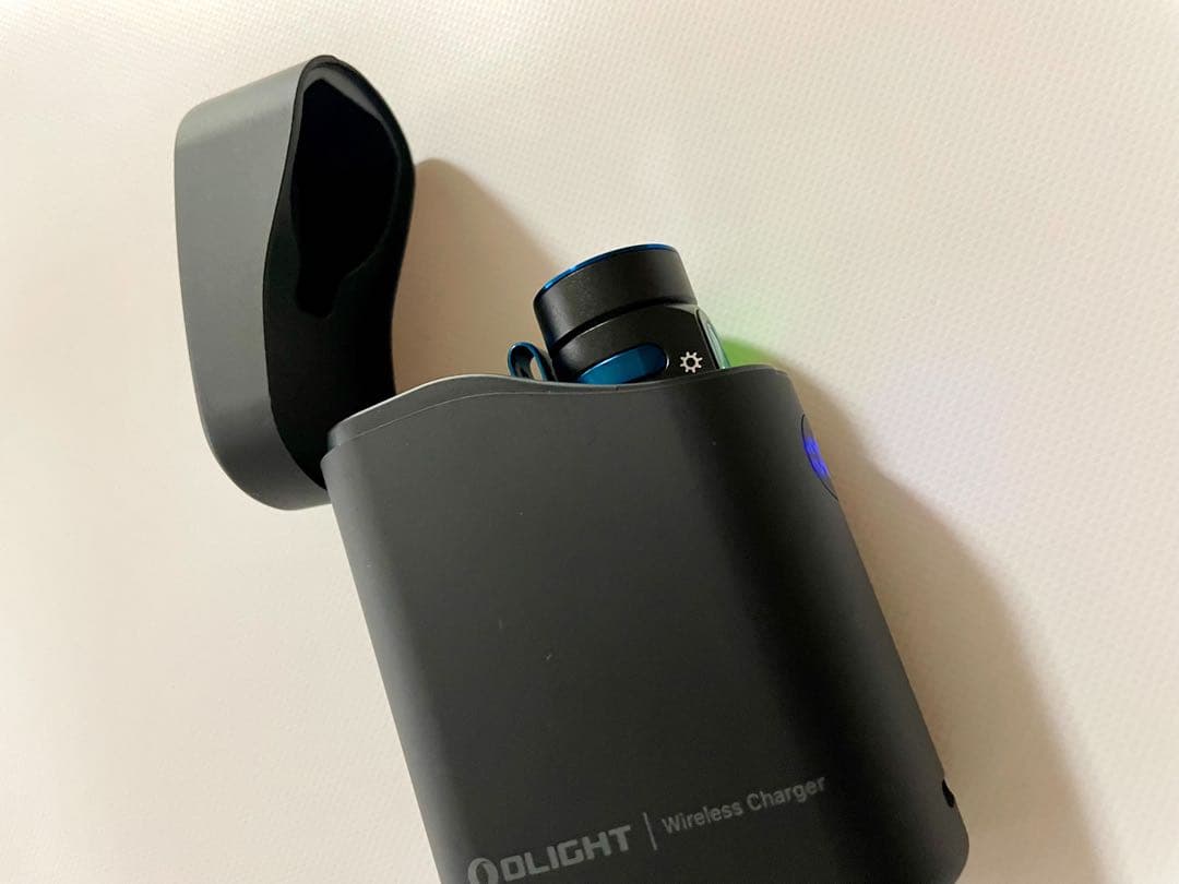OLIGHT Baton 4 Kit 1300ルーメン ブラック　充電ケース付き