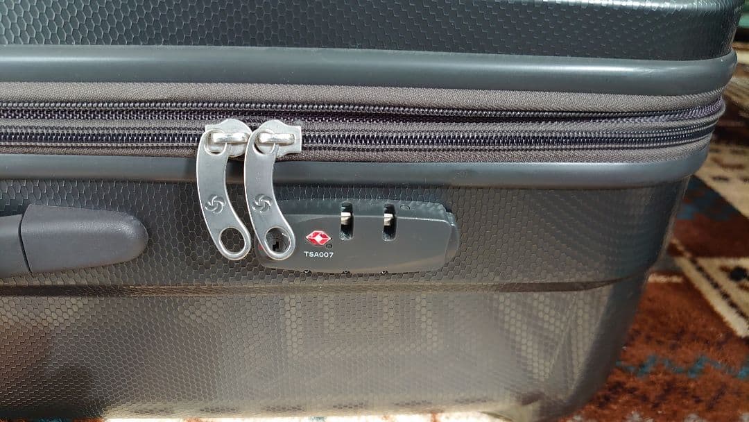 サムソナイト 大型キャリーケース TSAロック付き