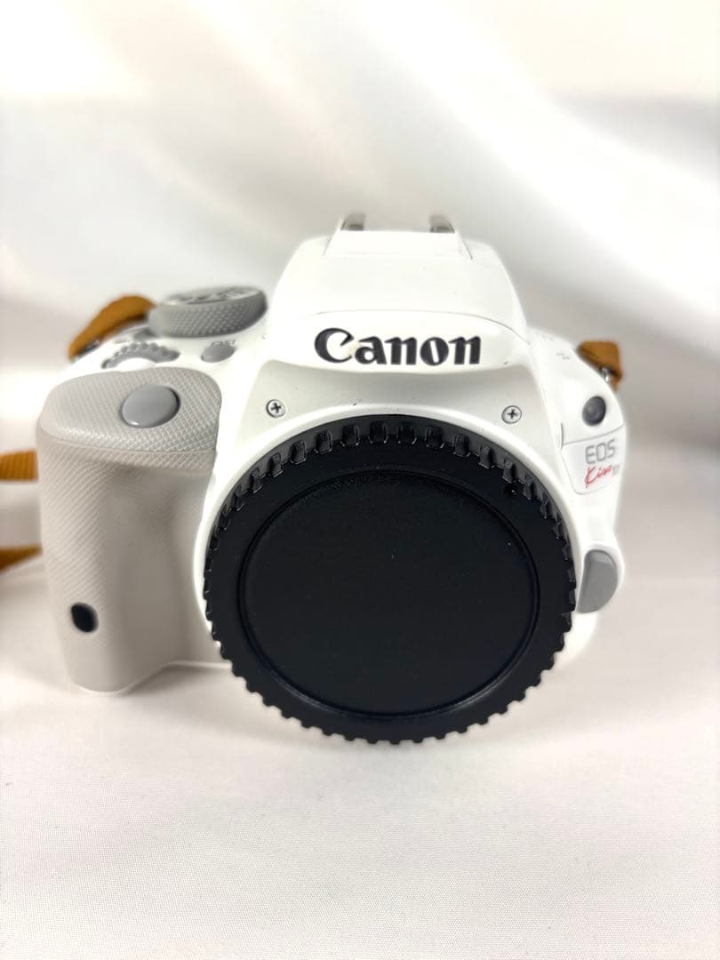 Canon EOS kiss x7ホワイトボディ＆レース柄ストラップ