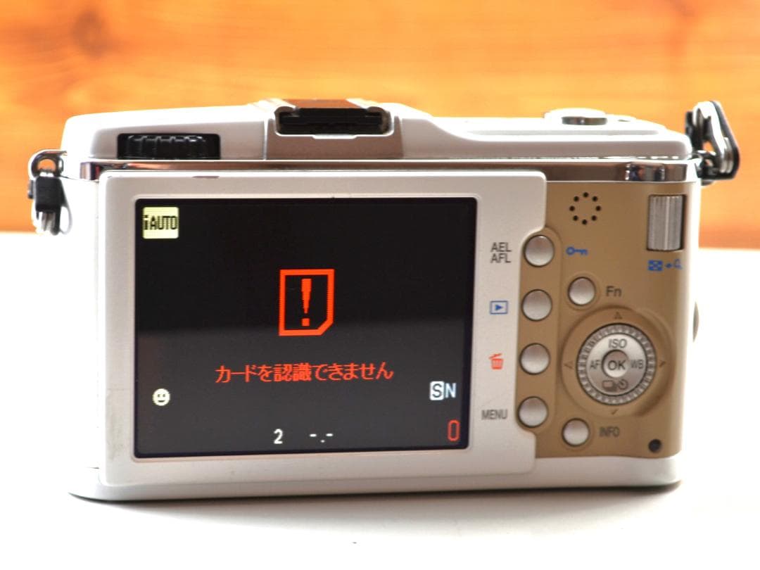 スマホ転送 OLYMPUS オリンパス PEN E-P1 レンズ付キットホワイト