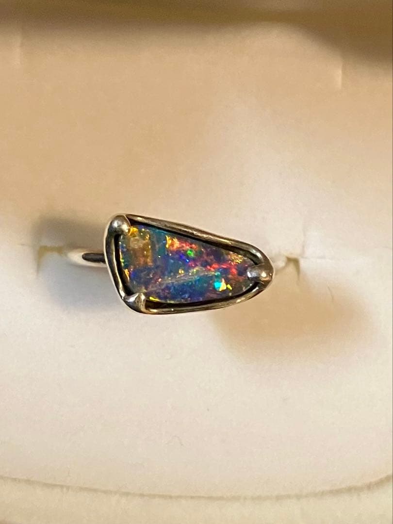SV＊ウルユスジュエリー＊鮮やかなボルダーオパールリングです