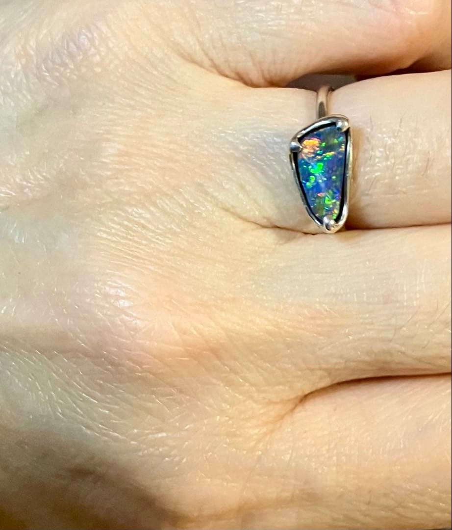 SV＊ウルユスジュエリー＊鮮やかなボルダーオパールリングです
