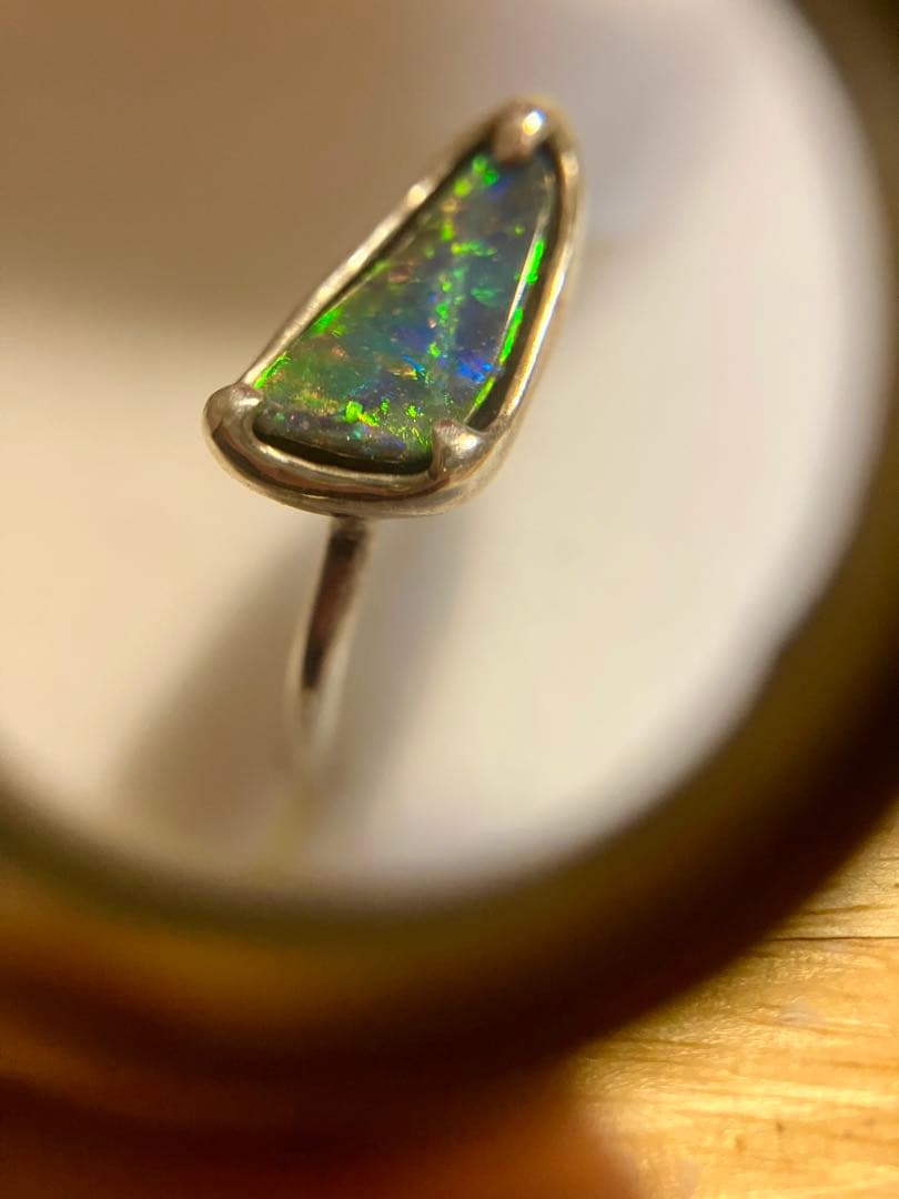 SV＊ウルユスジュエリー＊鮮やかなボルダーオパールリングです