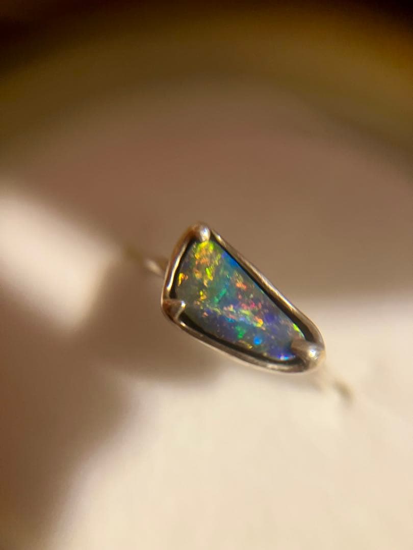 SV＊ウルユスジュエリー＊鮮やかなボルダーオパールリングです