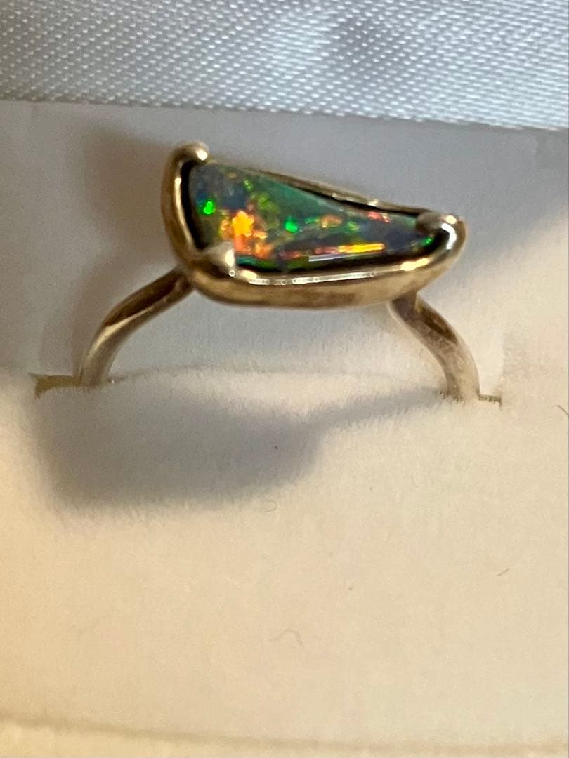 SV＊ウルユスジュエリー＊鮮やかなボルダーオパールリングです