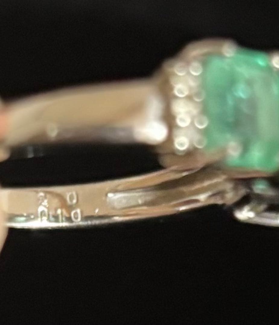 プラチナエメラルドリング